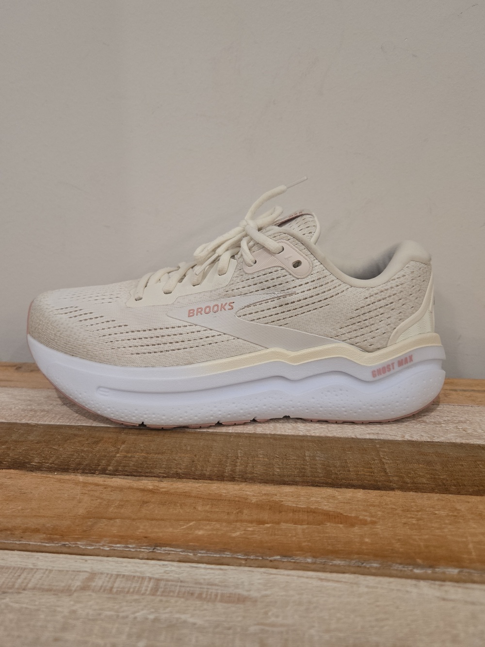 Brooks Ghost Max 2 Women's Size 10 Coconut Milk Zephyr Sneakers - Picture 2 of 11